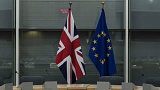 Archives : drapeaux du Royaume-Uni et de l'Union européenne, lors d'une réunion consacrée au Brexit à Bruxelles, le 20 septembre 2019
