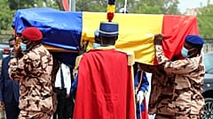 Cercueil du président tchadien Idriss Déby, lors de la cérémonie d'obsèques à N'Djamena, le 23/04/2021