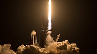 Dört NASA astronotu, SpaceX'in geri dönüştürdüğü mekikle uzaya gönderildi