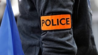 Франция: сотрудницу полиции зарезали на рабочем месте 