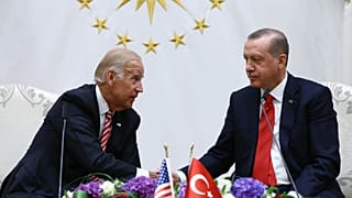 صورة من الأرشيف تجمع الرئيس التركي رجب طيب أردوغان وجو بايدن حين كان يشغل منصب نائب الرئيس الأمريكي ـ أنقرة 2016