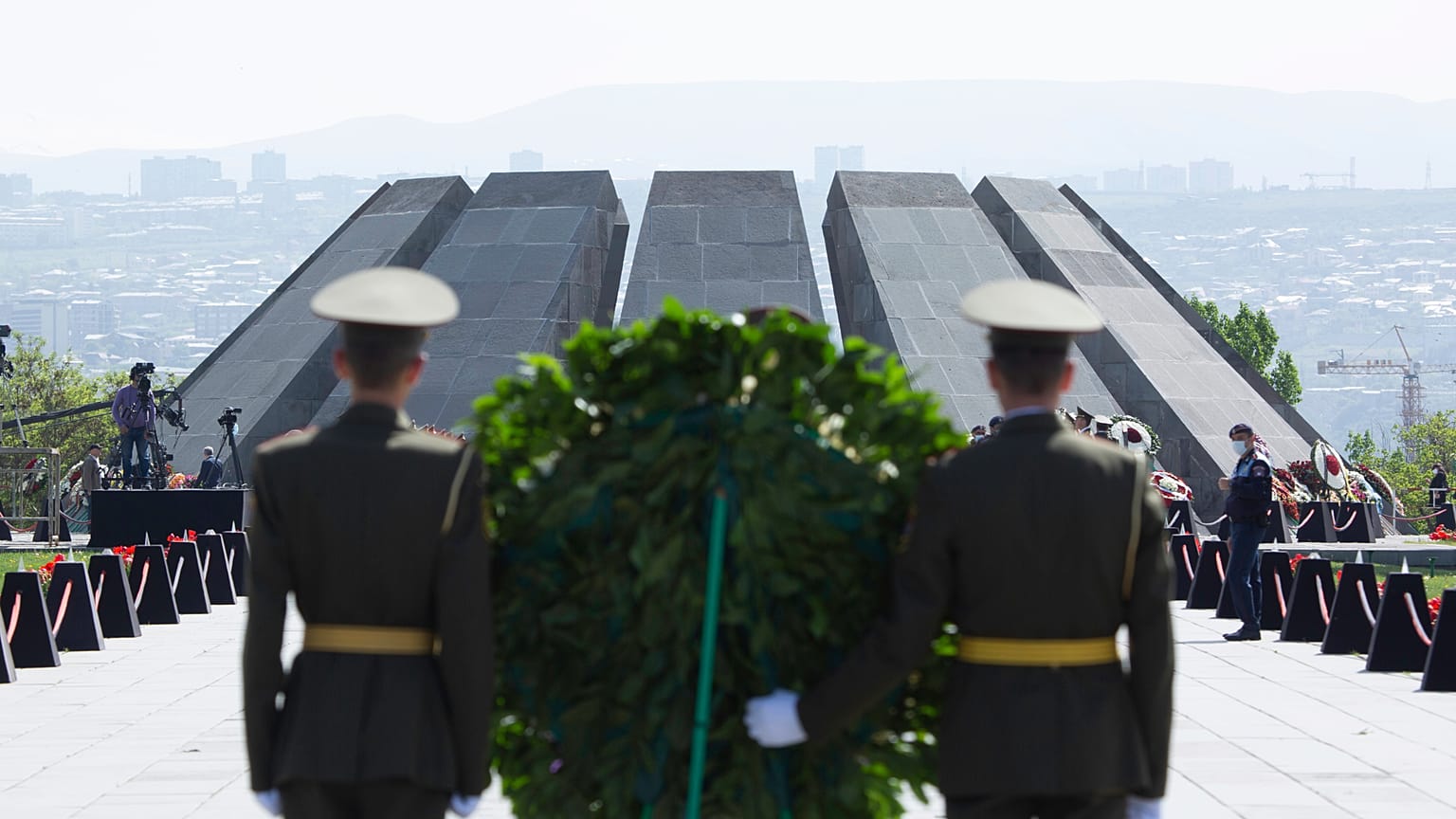 Servicio conmemorativo para conmemorar el 106º aniversario del genocidio en Ereván, Armenia, el 24 de abril de 2021.