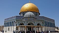قبة الصخرة في مجمع المسجد الأقصى ، ثالث أقدس المواقع الإسلامية ، في البلدة القديمة في القدس.