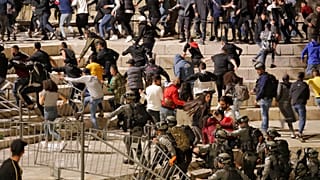 Forças de segurança israelitas dispersam manifestantes palestinianos em Jerusalém