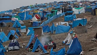 Peru'da binlerce evsizin çadır kentte yaşam mücadelesi