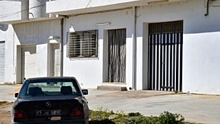 منزل عائلة التونسي جمال غورشين الذي طعن موظفة بالشرطة الفرنسية في مكان عملها جنوب غرب العاصمة الفرنسية باريسو في تونس