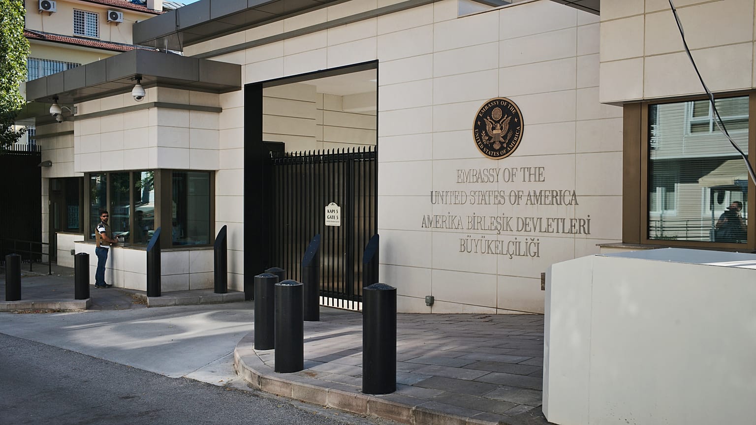 Entrada de la embajada de Estados Unidos en Ankara, Turquía, el 20 de agosto de 2018. (Archivo).