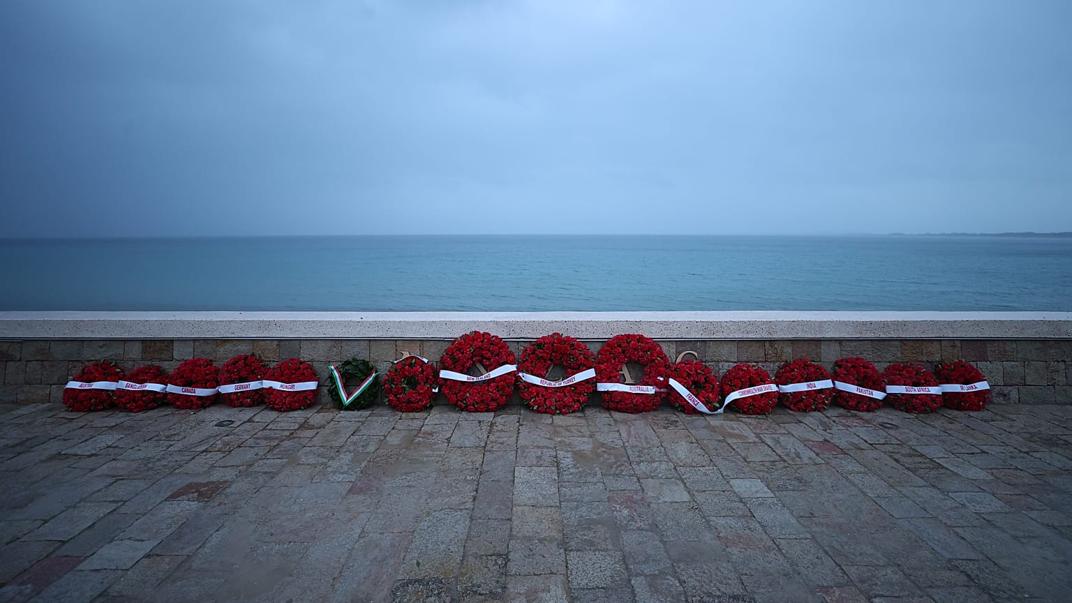 Australia and New Zealand commemorate war dead on Anzac Day
