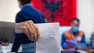 Arnavutluk'ta seçime katılım oranı yüzde 45 olarak açıklandı.