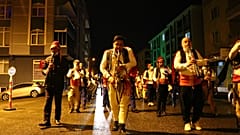 Tekirdağ'da sahur için Roman bandosu kuruldu