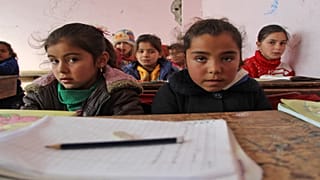 تلاميذ على مقاعد الدراسة في إحدى المدارس السورية شمال غربي البلاد