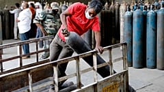 Variante B.1.617: Internationale Hilfe für Indien läuft an
