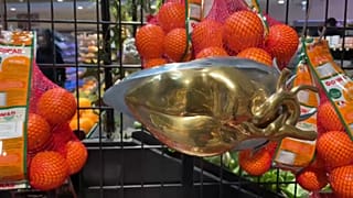 Művészeti kiállítás szupermarketben 