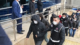 İstanbul ve İzmir merkezli operasyonda 459'u muvazzaf 532 kişi hakkında gözaltı kararı verildi.
