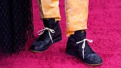 Martin Desmond Roe auf dem rosa Teppich