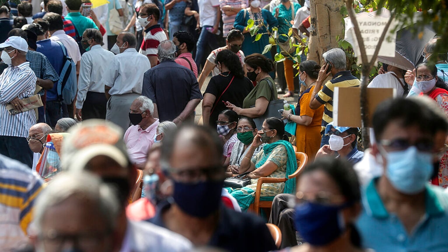 India, manca l'ossigeno: si muore in strada di Covid