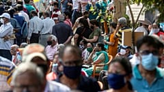 Corona-Albtraum Indien: Sterben auf dem Klinik-Parkplatz