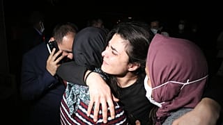 Melek İ. mahkeme kararı sonrası ailesi ile