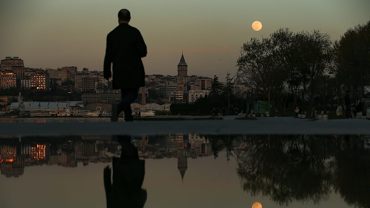 Türkiye'de salgın nedeniyle tam kapanma kararı alındı