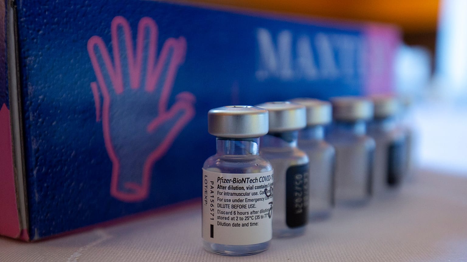 A Pfizer-BioNTech koronavírus elleni vakcinái Kálmáncsán, a Somogy Megyei Gondviselés Szociális Otthonban 2021. február 20-án.