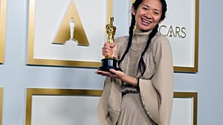 A kínai állami média cenzúrázta és elhallgatta Chloé Zhao győzelmét 