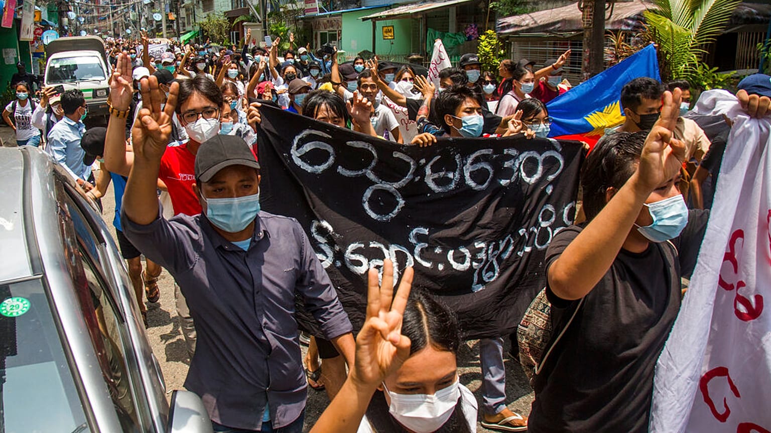 A Rangoun, des manifestants défilent à nouveau contre le coup d'Etat