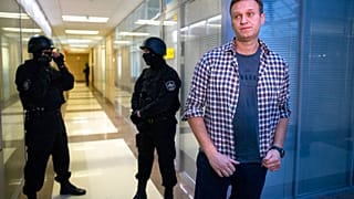 Alekszej Navalnij nyilatkozik a médiának 