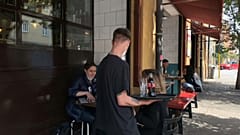 Italien lockerer: "Es ist wie der erste Schultag"