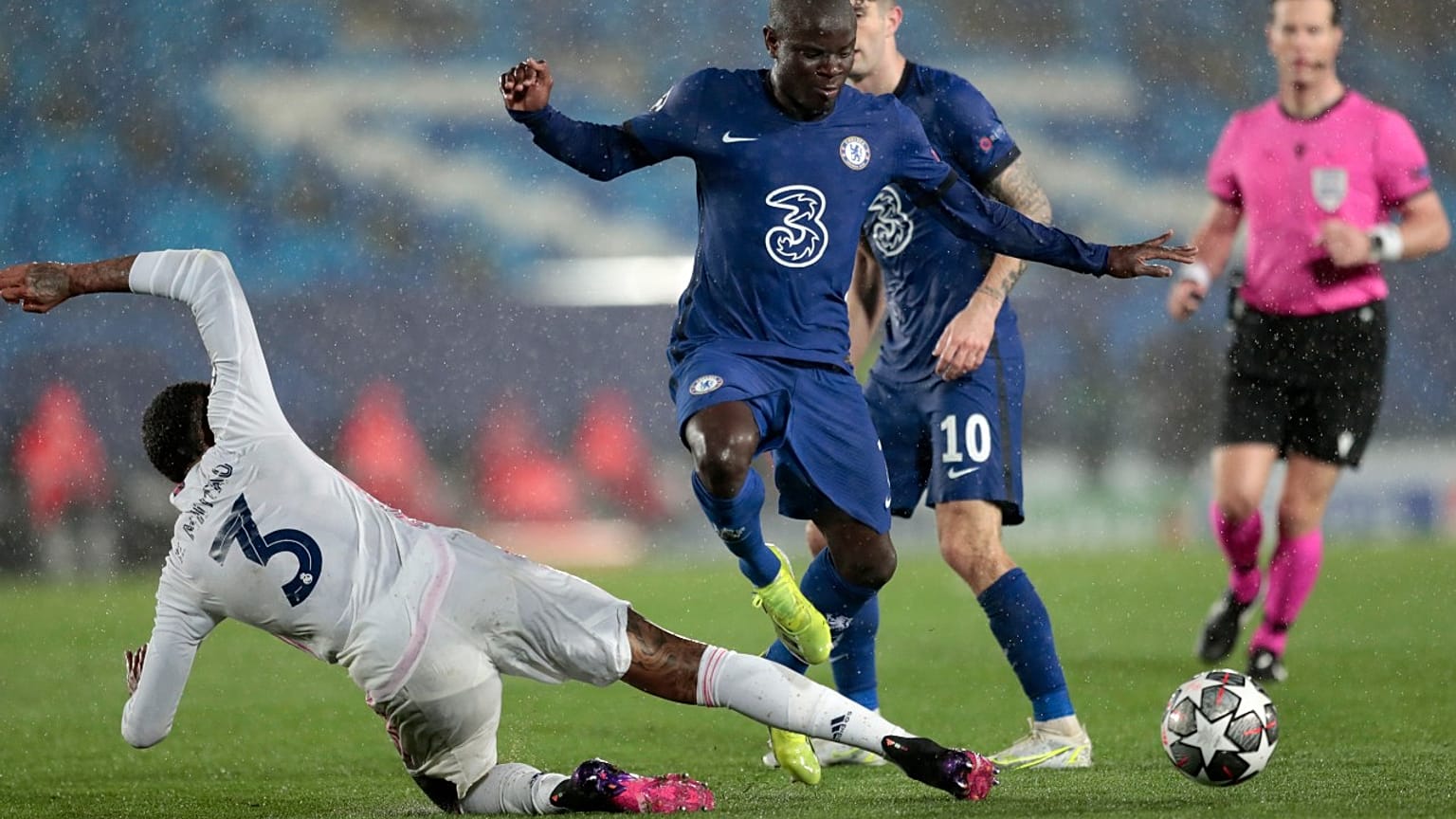 Eder Militao (Real Madrid) gegen N'Golo Kante (Chelsea)