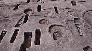 Mısır'da yapılan arkeolojik kazılarda, tarihi MÖ 6000'e ulaşan 110 mezar bulundu.