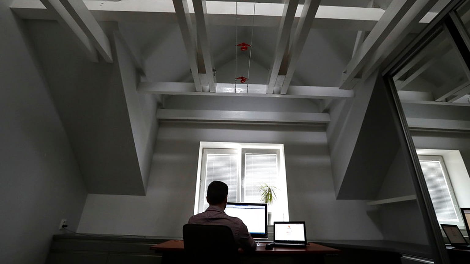 Foto d'archivio di un uomo in smart working