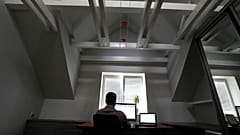 Foto d'archivio di un uomo in smart working