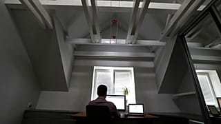 Foto d'archivio di un uomo in smart working