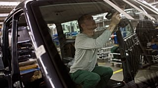 Сборка автомобиля на заводе УАЗ