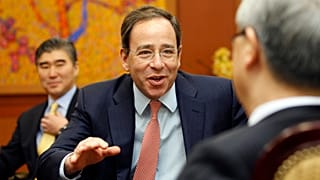 نائب وزير الخارجية الأمريكي توماس آر نيديس، وزير خارجية كوريا الجنوبية كيم سونغ هوان، في سيول، كوريا الجنوبية.