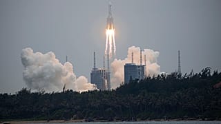 China lanza el primer módulo de la nueva estación espacial