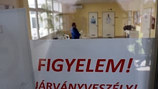 Újra emelkedett az egy nap alatt regisztrált fertőzöttek száma