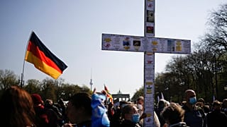 Verschwörungstheorien werden auch von der AfD verbreitet
