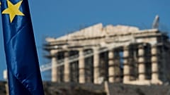 Η Ακρόπολη στο φόντο πίσω από την σημαία της ΕΕ