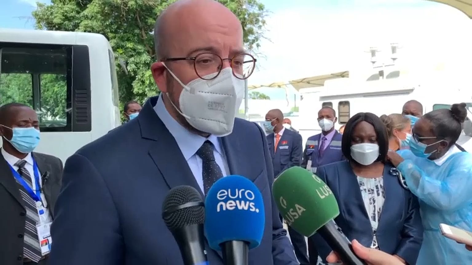 Charles Michel visita centro de vacinação em Luanda