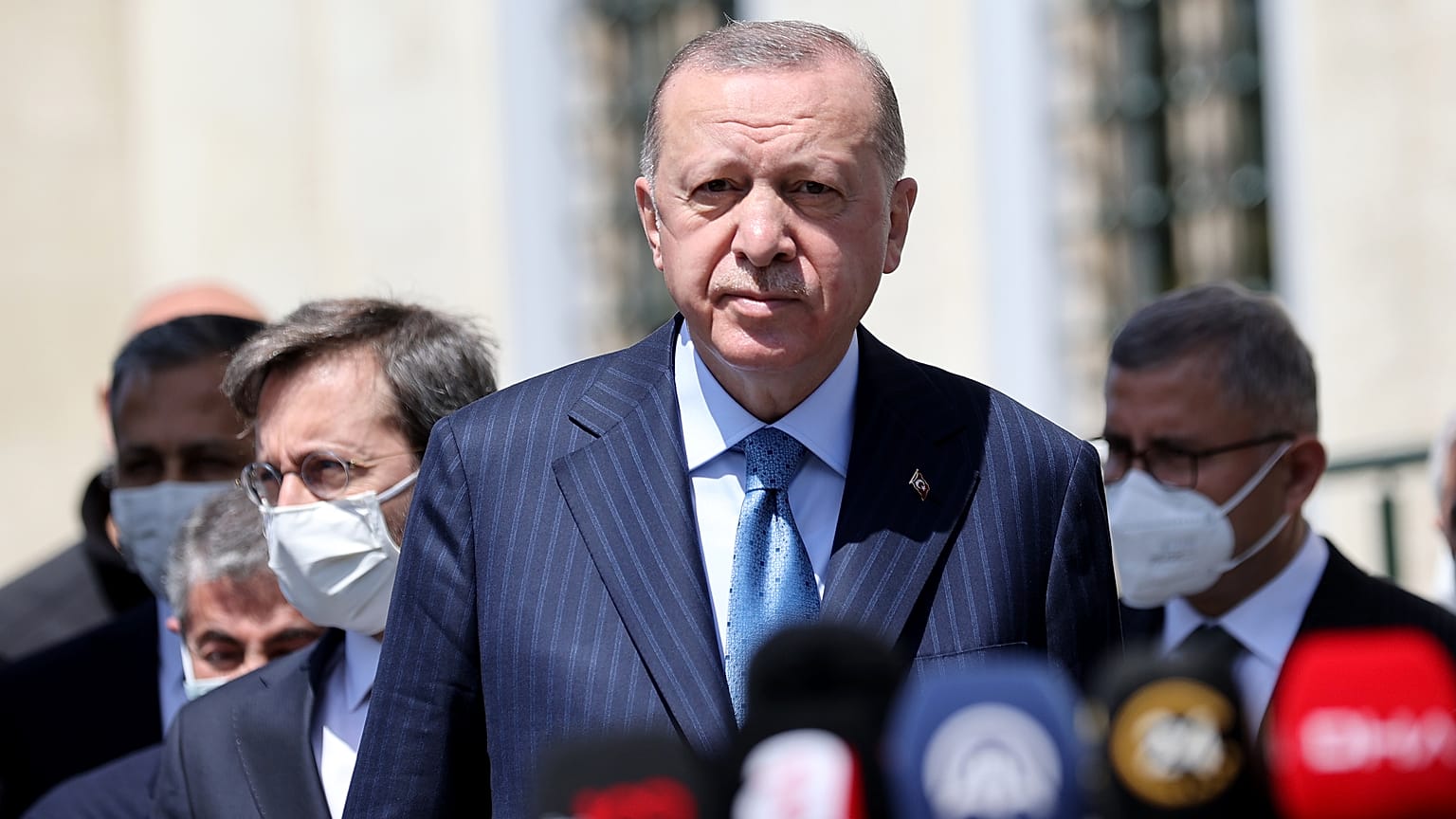 Türkiye Cumhurbaşkanı Recep Tayyip Erdoğan, aşı tedarikinde yaşanan sorunlar hakkında değerlendirmelerde bulundu.