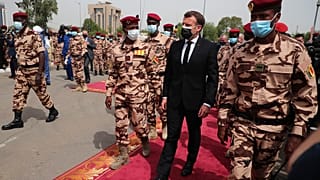 وصول الرئيس الفرنسي إيمانويل ماكرون إلى نجامينا  لحضور الجنازة الرسمية للرئيس التشادي الراحل إدريس ديبي.