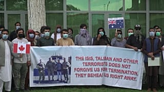 المترجمون الأفغان الذين عملوا مع الجيش الأمريكي يعبرون عن خوفهم من استهدافهم من قبل طالبان بعد انسحاب القوات الأمريكية من أفغانستان.