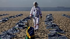 Hullazsákokkal tiltakoztak a brazil kormány járványkezelése ellen