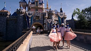 Újra megnyitott a kaliforniai Disneyland