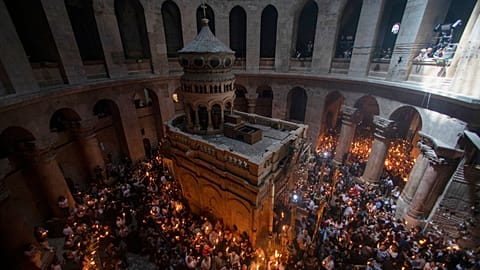 Christian Orthodox take part in Holy Fire ceremony