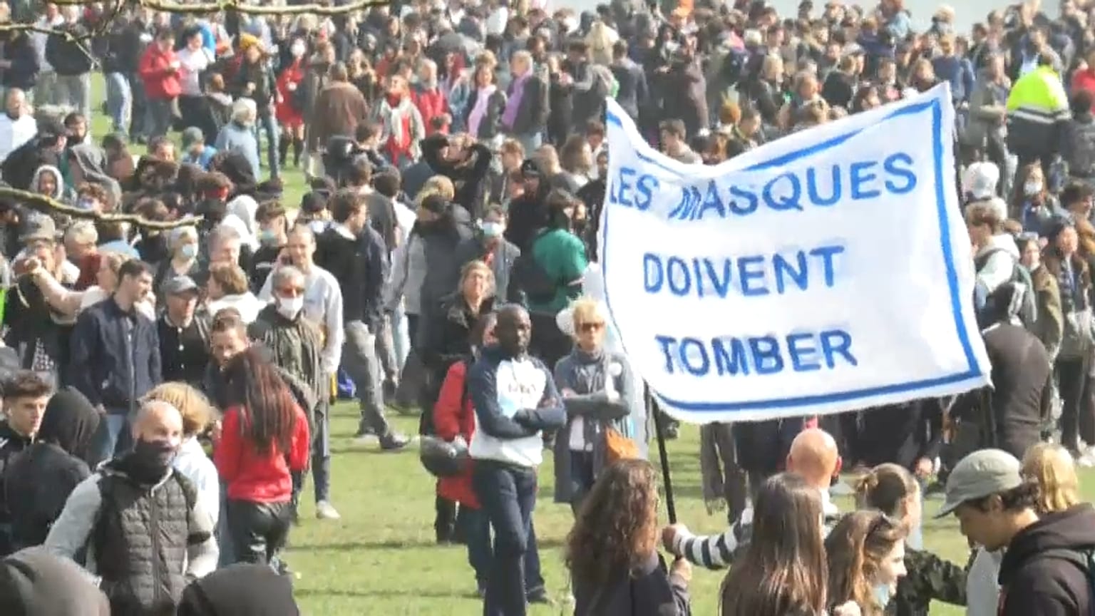 Rassemblement interdit dispersé par la police