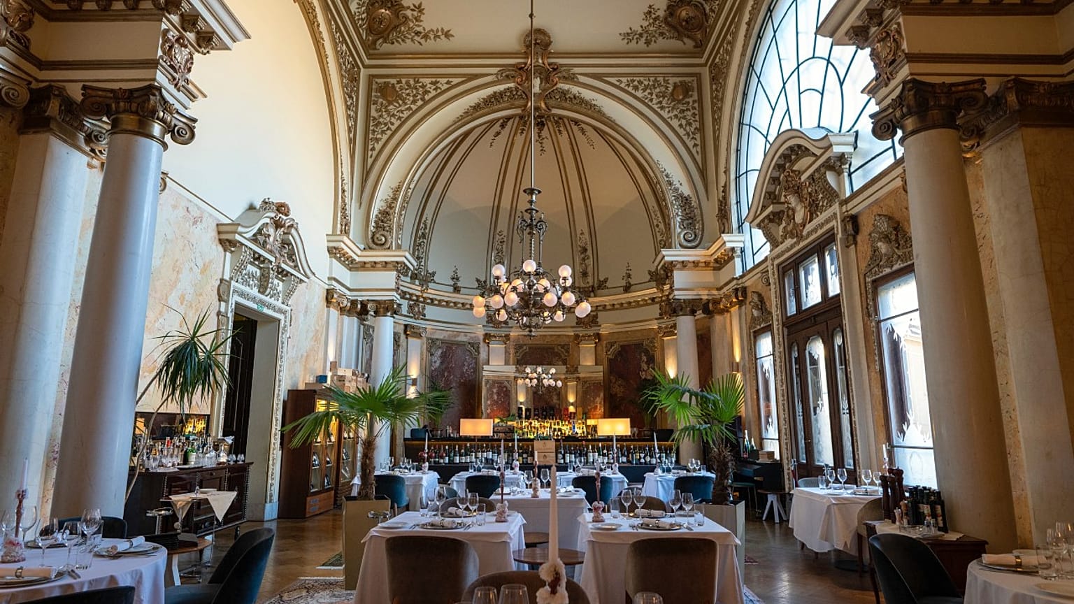 The stunning interior of Salon 1905