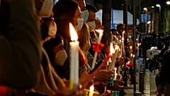 Πιστοί στην Ανάσταση σε εκκλησία της Αθήνας - φώτο αρχείου
