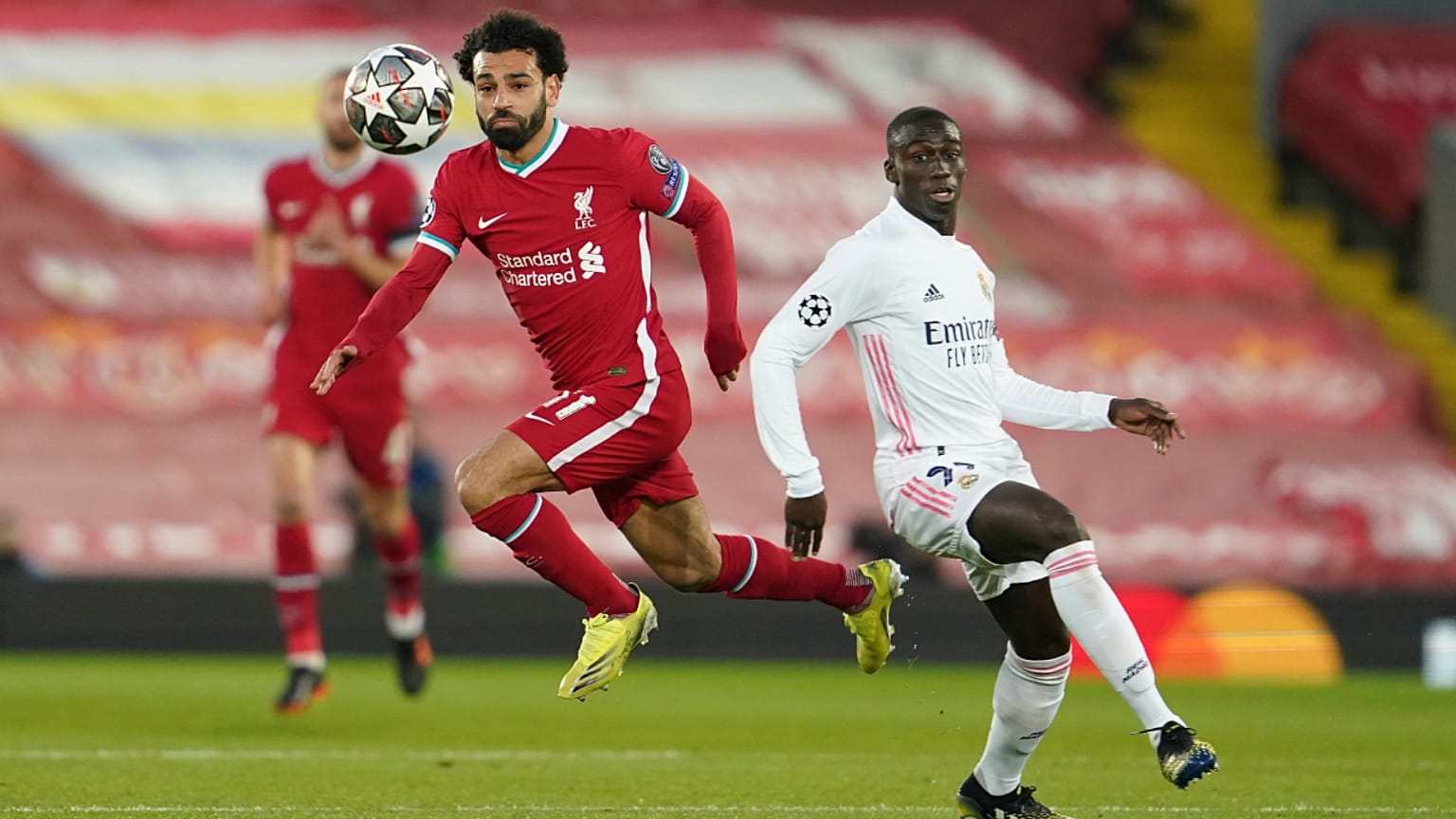 صلاح خلال لقاء فريقه أمام ريال مدريد